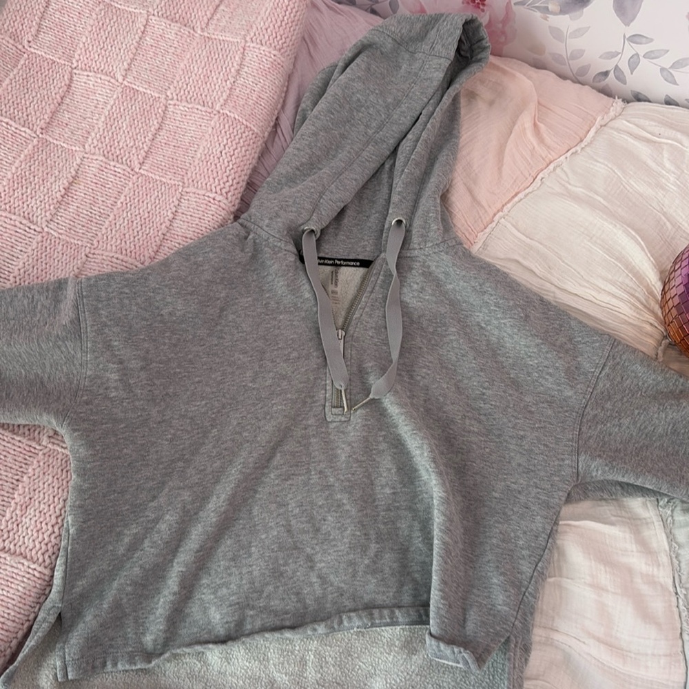 Cropped Calvin Klein performance long sleeve hoodie